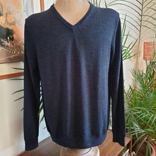 Load image into Gallery viewer, Merino Wool V Neck Jumper, Navy Marle
