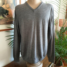 Load image into Gallery viewer, Merino Wool V Neck Jumper, Grey Marle
